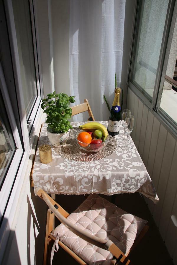 Appartement Stylish And Spacious By Cooee Warschau